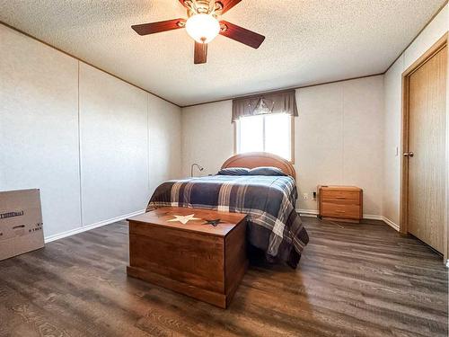 6006 54 Avenue Close, Stettler, AB - Indoor Photo Showing Bedroom