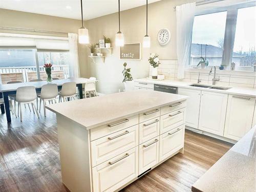 8-40419 Range Road 10, Rural Lacombe County, AB - Indoor Photo Showing Kitchen With Double Sink