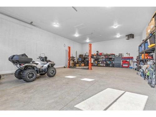 8-40419 Range Road 10, Rural Lacombe County, AB - Indoor Photo Showing Garage