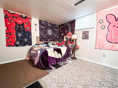 5011 72 Street, Stettler, AB - Indoor Photo Showing Bedroom