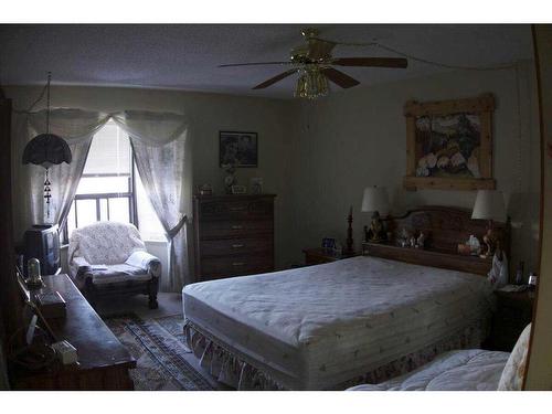 407-3719C 49 Street Nw, Calgary, AB - Indoor Photo Showing Bedroom