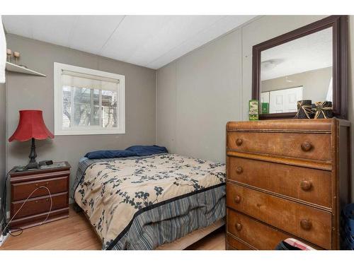 11 Mackenzie Drive, Sedgewick, AB - Indoor Photo Showing Bedroom