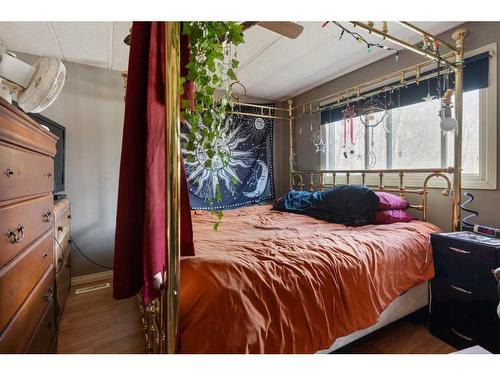 11 Mackenzie Drive, Sedgewick, AB - Indoor Photo Showing Bedroom