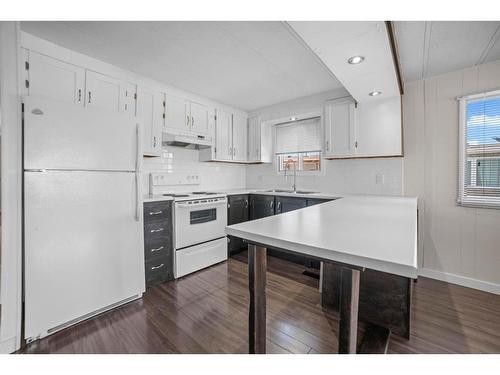 4908 55 Avenue, Camrose, AB - Indoor Photo Showing Kitchen