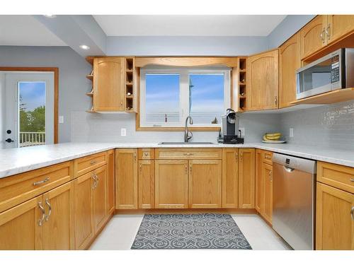 136 3 Rd Avenue South, Big Valley, AB - Indoor Photo Showing Kitchen
