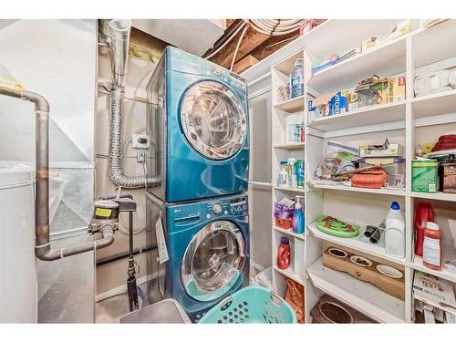 #3 3720-45 Street, Ponoka, AB - Indoor Photo Showing Laundry Room