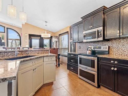 158 Alberts Close, Red Deer, AB - Indoor Photo Showing Kitchen With Upgraded Kitchen