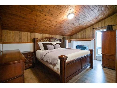 107-43249 Rr 220, Rural Camrose County, AB - Indoor Photo Showing Bedroom