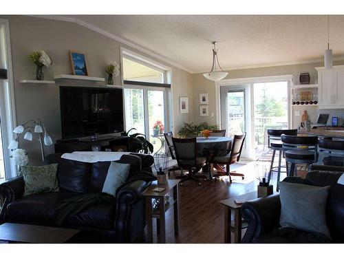 135-162 Peace River Avenue, Joussard, AB - Indoor Photo Showing Living Room