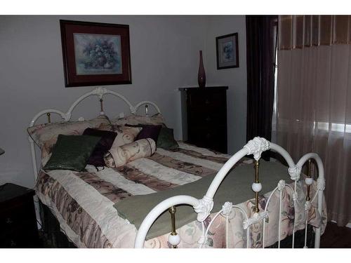135-162 Peace River Avenue, Joussard, AB - Indoor Photo Showing Bedroom