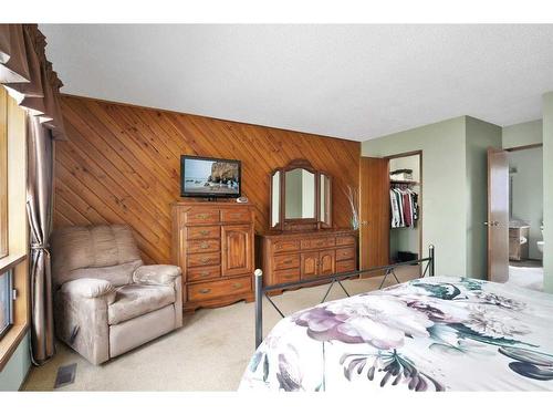 26203 - A Twp Rd 412, Rural Lacombe County, AB - Indoor Photo Showing Bedroom