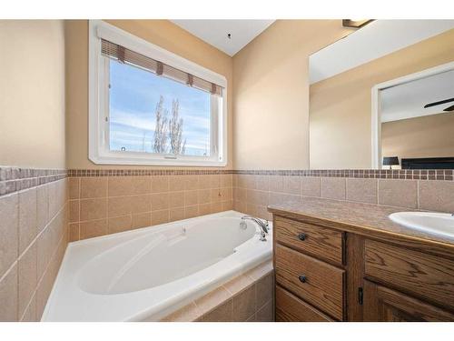 206 Webster Drive, Red Deer, AB - Indoor Photo Showing Bathroom