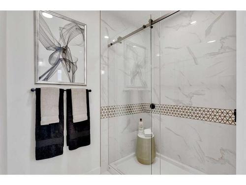 76 Larkspur Bend Se, Okotoks, AB - Indoor Photo Showing Bathroom