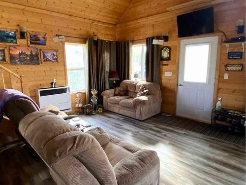 229-465044 Rge Rd 60, Rural Wetaskiwin No. 10, County Of, AB - Indoor Photo Showing Living Room