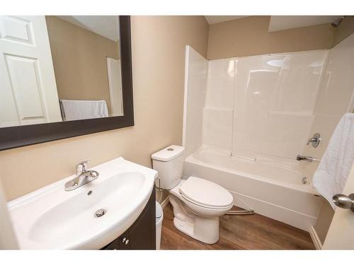 93 Piper Close, Blackfalds, AB - Indoor Photo Showing Bathroom