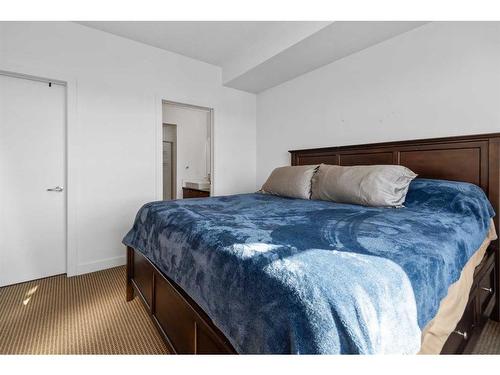 5234-2660 22 Street, Red Deer, AB - Indoor Photo Showing Bedroom