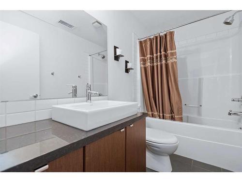 5234-2660 22 Street, Red Deer, AB - Indoor Photo Showing Bathroom