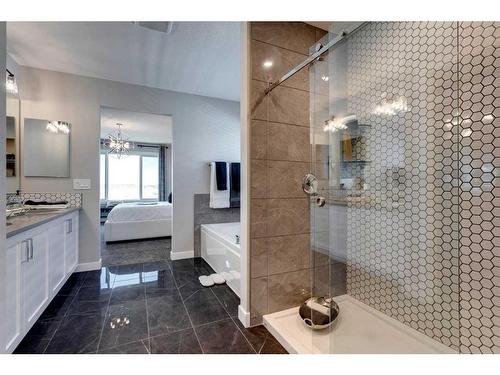 43 Creekside Grove Sw, Calgary, AB - Indoor Photo Showing Bathroom