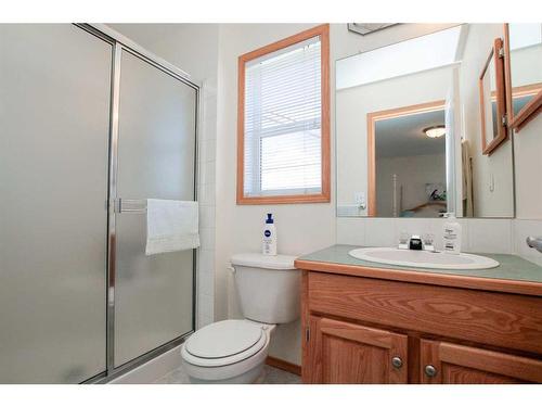 7 Fern Glade Crescent, Sylvan Lake, AB - Indoor Photo Showing Bathroom