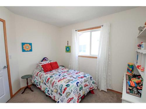 7 Fern Glade Crescent, Sylvan Lake, AB - Indoor Photo Showing Bedroom