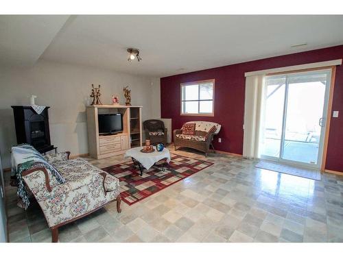 7 Fern Glade Crescent, Sylvan Lake, AB - Indoor Photo Showing Living Room