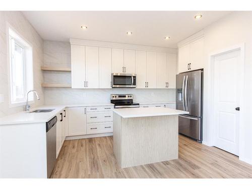 38 Bardwell Way, Sylvan Lake, AB - Indoor Photo Showing Kitchen With Stainless Steel Kitchen With Upgraded Kitchen