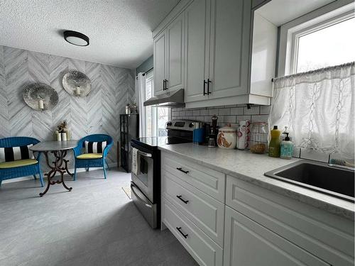 5711 50A Avenue, Stettler, AB - Indoor Photo Showing Kitchen