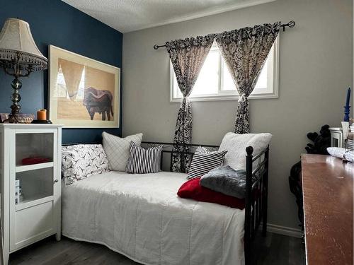 5711 50A Avenue, Stettler, AB - Indoor Photo Showing Bedroom