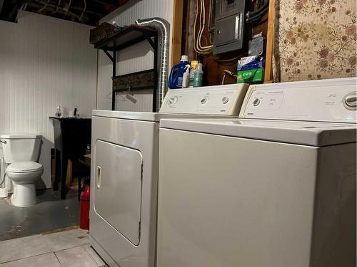 5711 50A Avenue, Stettler, AB - Indoor Photo Showing Laundry Room