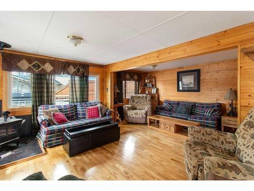 225-36078 Range Road 245A, Rural Red Deer County, AB - Indoor Photo Showing Living Room