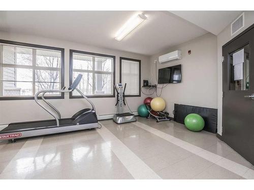116-100 Lakeway Boulevard, Sylvan Lake, AB - Indoor Photo Showing Gym Room