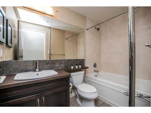 116-100 Lakeway Boulevard, Sylvan Lake, AB - Indoor Photo Showing Bathroom