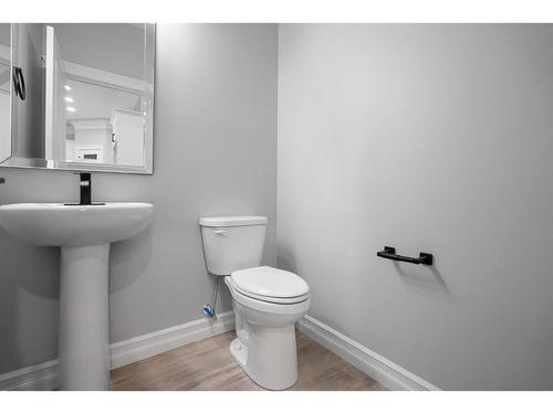 3309 50A Street Close, Camrose, AB - Indoor Photo Showing Bathroom