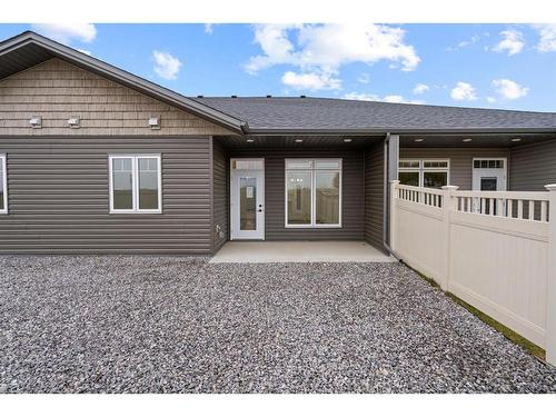 3309 50A Street Close, Camrose, AB - Outdoor