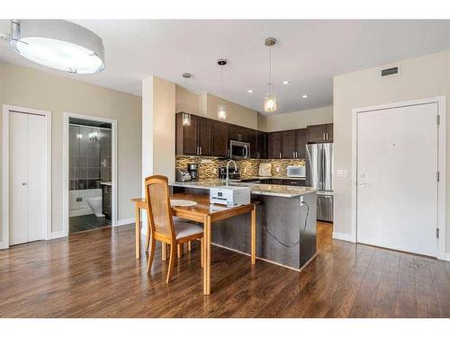 104-4303 1 Street Ne, Calgary, AB - Indoor Photo Showing Kitchen With Upgraded Kitchen