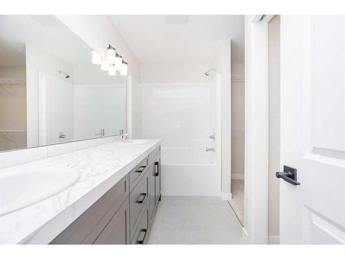 2 Vista Close, Blackfalds, AB - Indoor Photo Showing Bathroom
