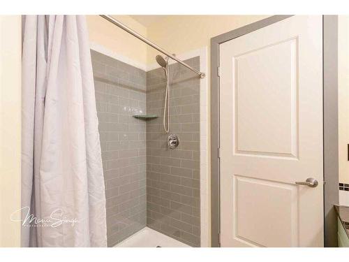 313-5110 36 Street, Red Deer, AB - Indoor Photo Showing Bathroom