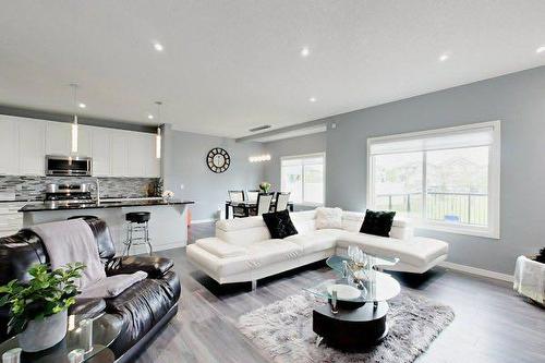 102 Caribou Crescent, Red Deer, AB - Indoor Photo Showing Living Room
