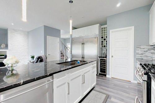 102 Caribou Crescent, Red Deer, AB - Indoor Photo Showing Kitchen With Upgraded Kitchen