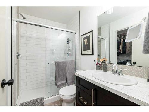 50 Iron Gate Boulevard, Sylvan Lake, AB - Indoor Photo Showing Bathroom