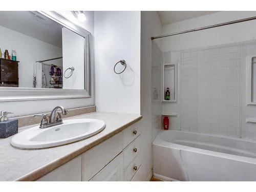 35 Odell Green, Red Deer, AB - Indoor Photo Showing Bathroom