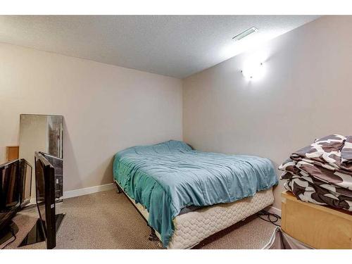 35 Odell Green, Red Deer, AB - Indoor Photo Showing Bedroom