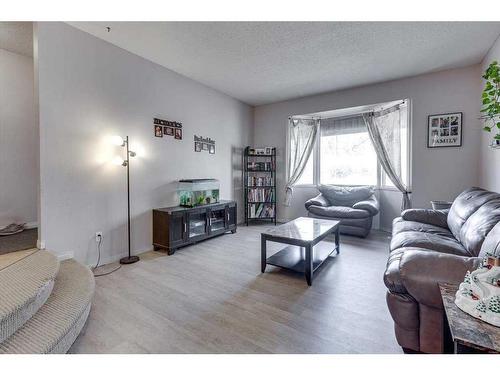 35 Odell Green, Red Deer, AB - Indoor Photo Showing Living Room