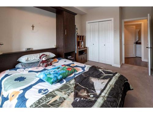 306-5213 61 Street, Red Deer, AB - Indoor Photo Showing Bedroom