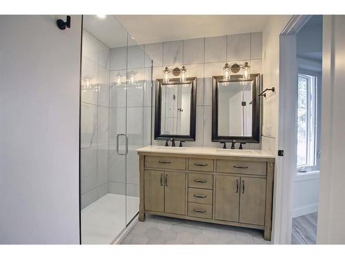 65 Gilbert Crescent, Red Deer, AB - Indoor Photo Showing Bathroom