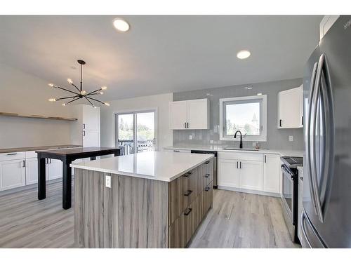 65 Gilbert Crescent, Red Deer, AB - Indoor Photo Showing Kitchen With Upgraded Kitchen
