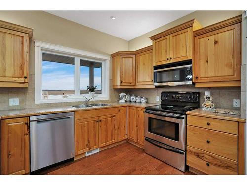 4638 58 Avenue, Rimbey, AB - Indoor Photo Showing Kitchen With Double Sink