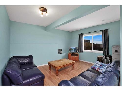 4638 58 Avenue, Rimbey, AB - Indoor Photo Showing Living Room