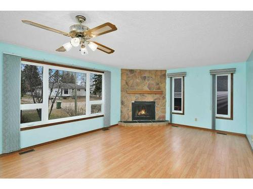 18 50 Avenue, Bluffton, AB - Indoor Photo Showing Living Room With Fireplace