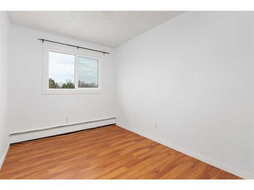 306-114 Mount Pleasant Drive, Camrose, AB - Indoor Photo Showing Other Room